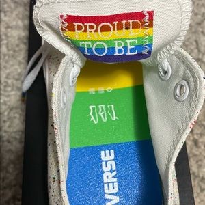 Brand new low top converse “Pride”